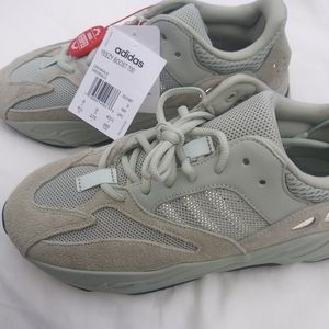 (SOLD) YEEZY BOOST 700 SALT